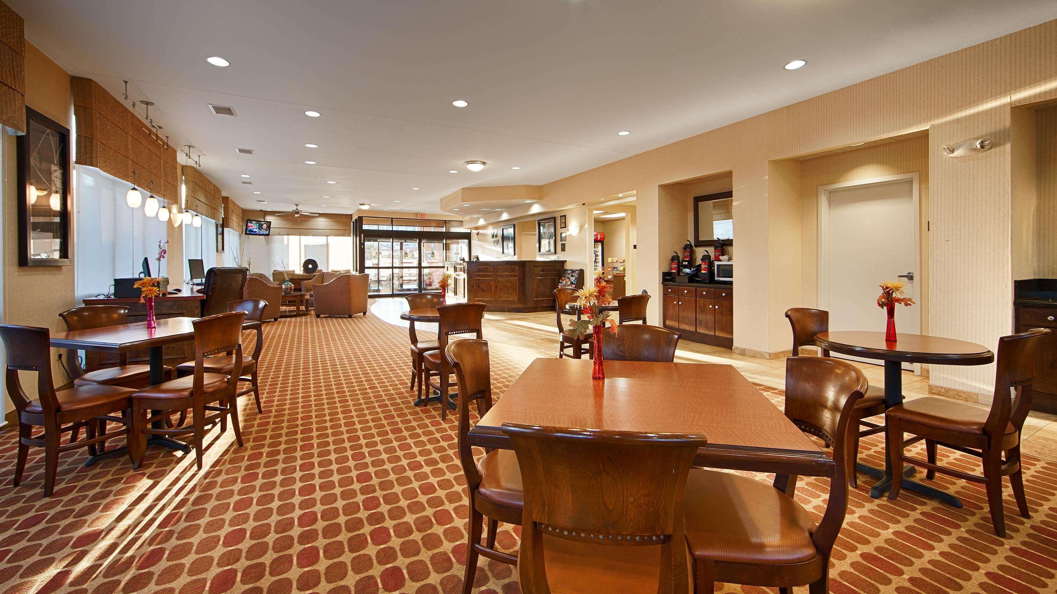 Best Western Plus Castlerock Inn & Suites Bentonville Exterior photo